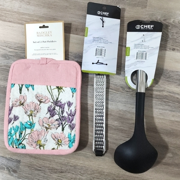 Badgley Mischka Set of Two Pot Holders with Grater and Ladle Gift Set - New Tags - Picture 3 of 5
